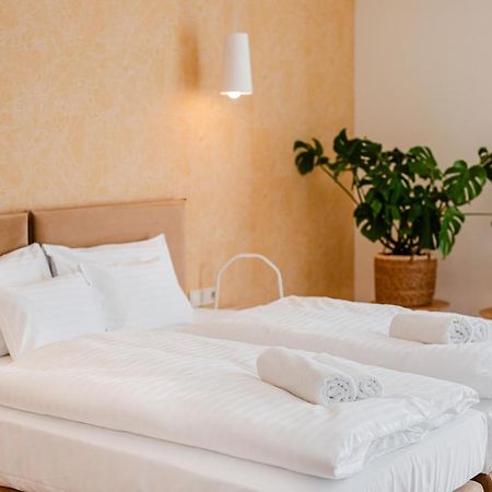 H11 Rooms Strigoniu Exterior foto