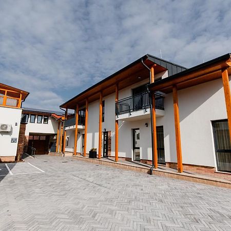 H11 Rooms Strigoniu Exterior foto