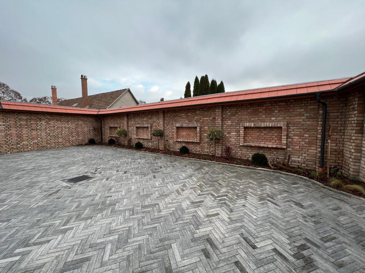 H11 Rooms Strigoniu Exterior foto