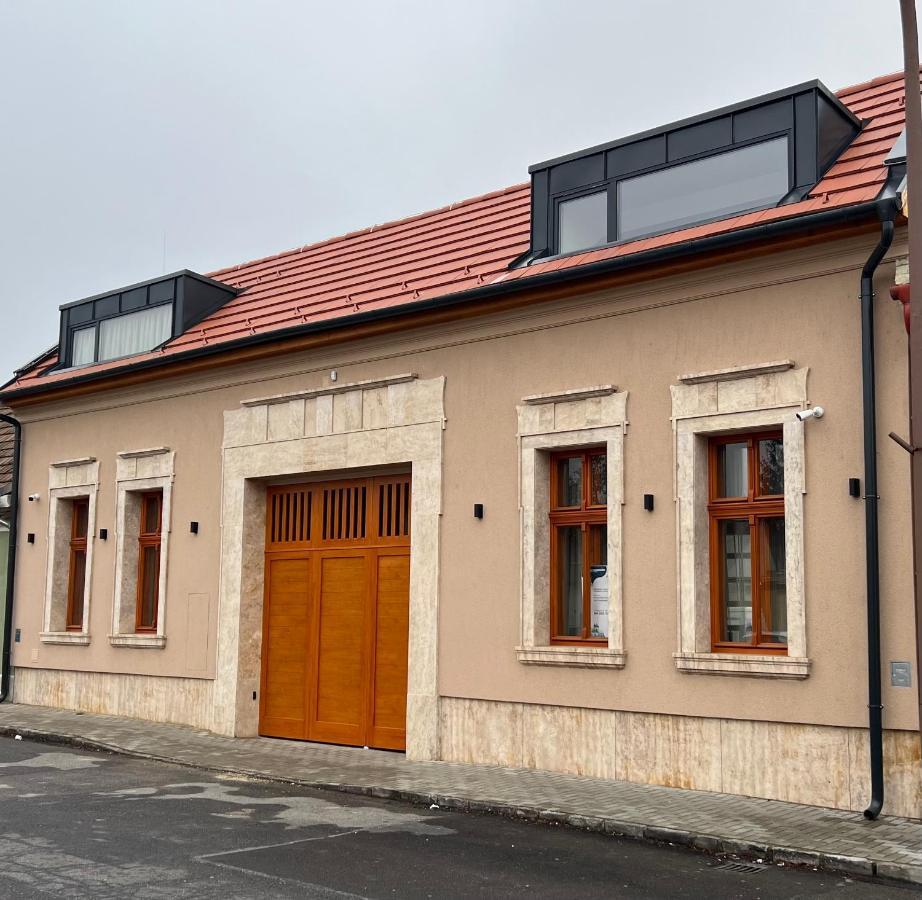 H11 Rooms Strigoniu Exterior foto