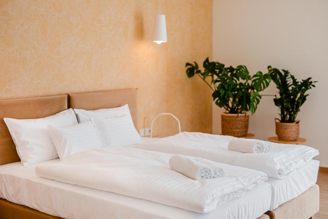 H11 Rooms Strigoniu Exterior foto
