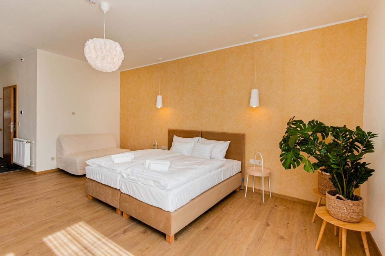 H11 Rooms Strigoniu Exterior foto